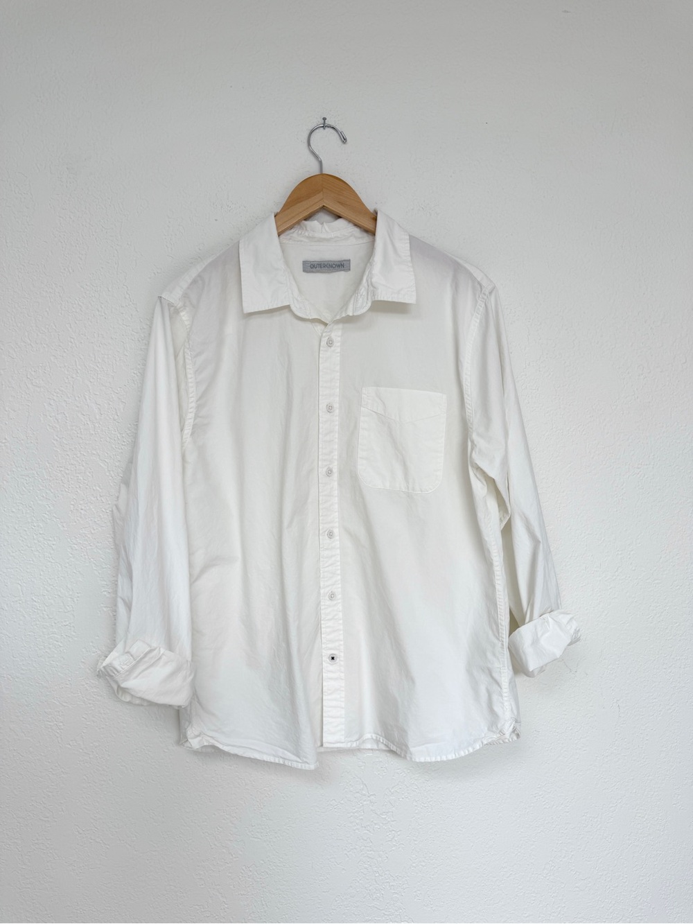 OUTERKNOWN white organic cotton men's long sleeve button down shirt / size L